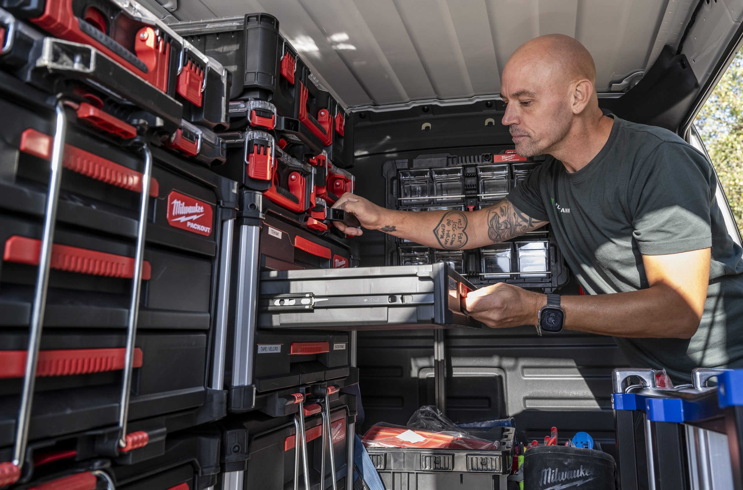 SERVICEMONTØRER SØGES